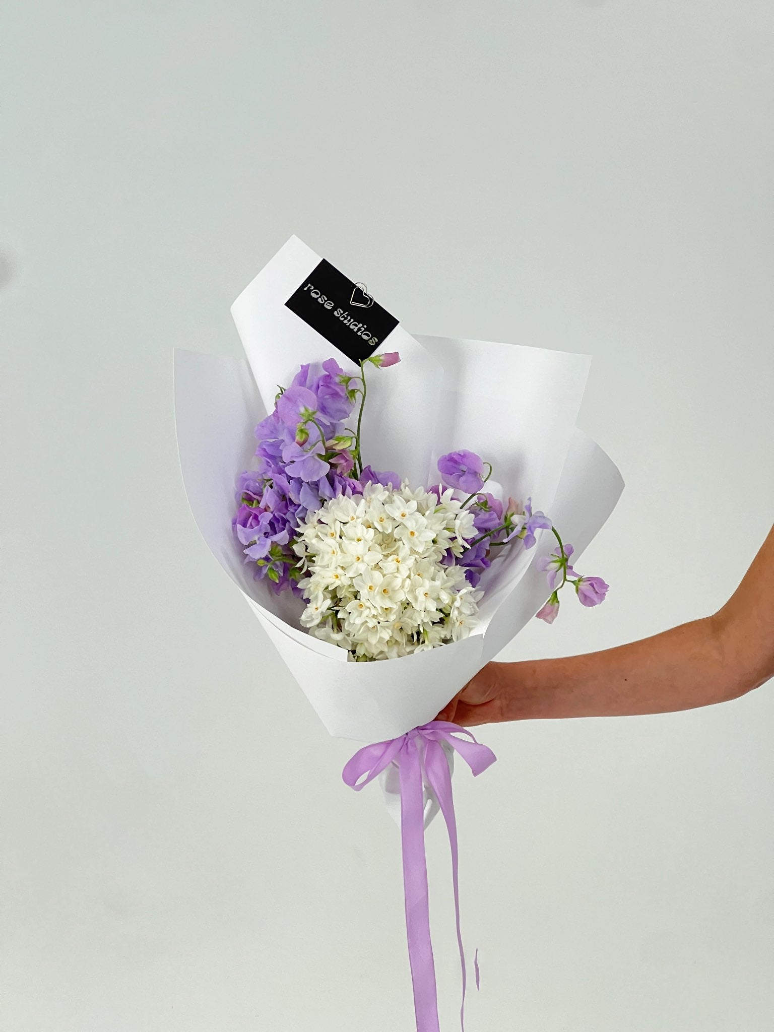 Lilac & White Sweet Pea Bouquet – Soft Nostalgic Flowers Melbourne Delivery