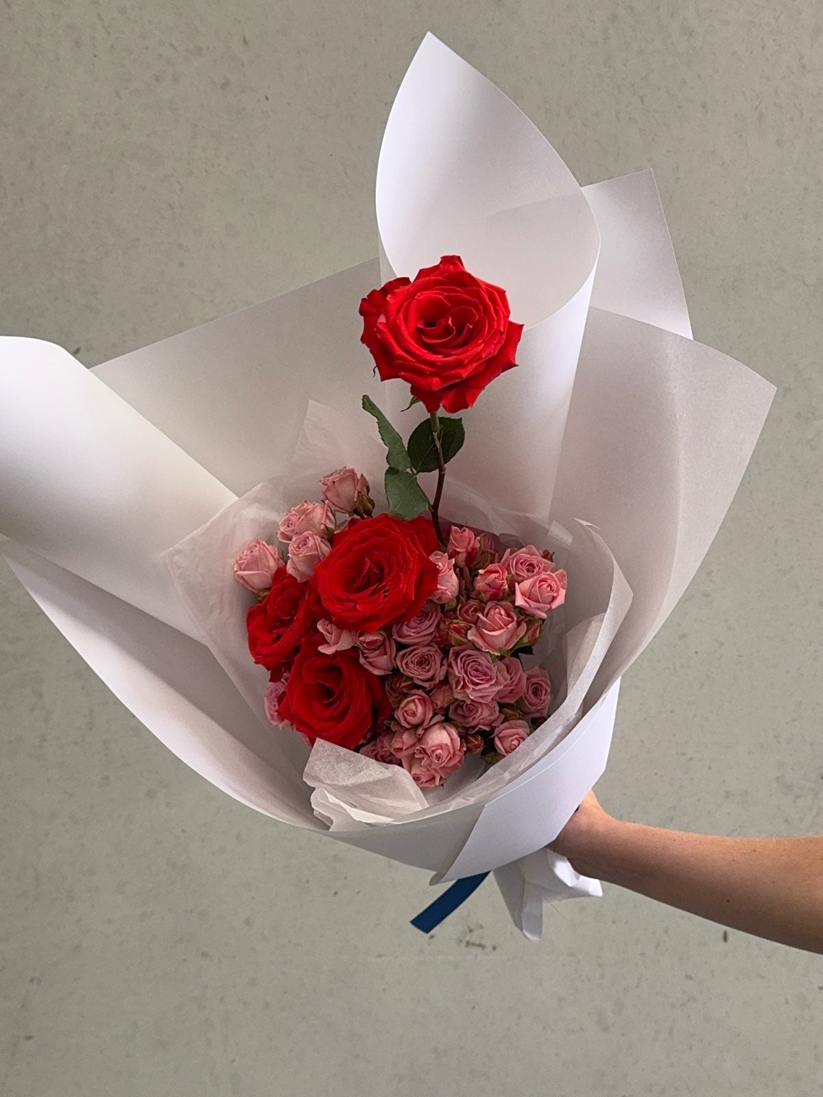 Red & Pink Rose Cluster Bouquet – Rose Studios